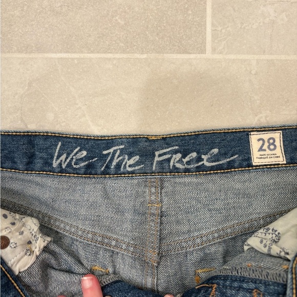 Free People We The Free Sofia Denim Distressed Cutoff Shorts Size 28 - Picture 4 of 6